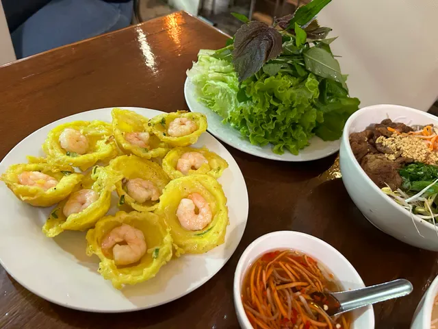 Bánh Xèo Tay Do Vietnamese Restaurant