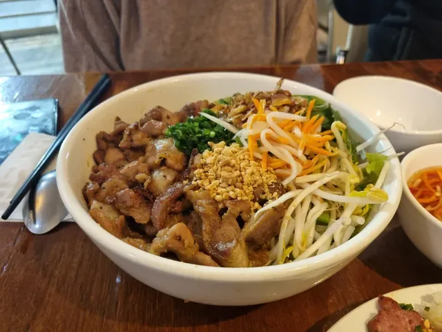 Bánh Xèo Tay Do Vietnamese Restaurant