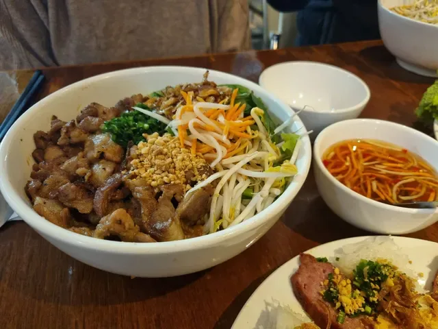 Bánh Xèo Tay Do Vietnamese Restaurant