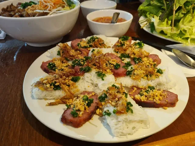 Bánh Xèo Tay Do Vietnamese Restaurant