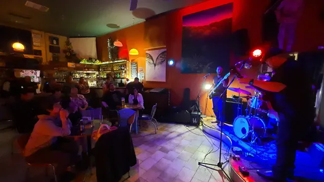 Bar 303