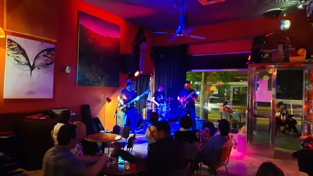 Bar 303