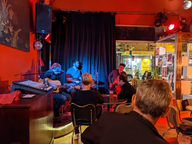 Bar 303