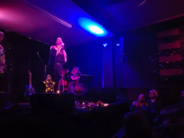 Bar 303