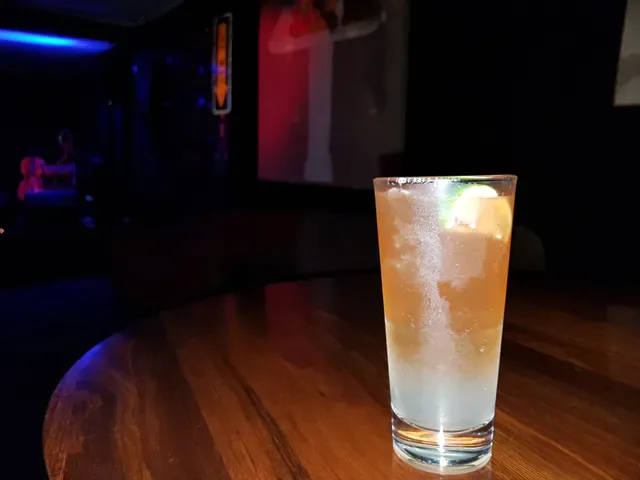 Bar 303