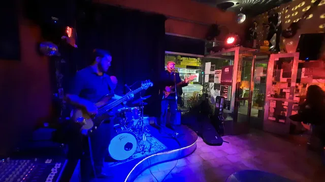 Bar 303