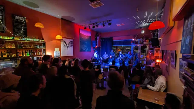 Bar 303
