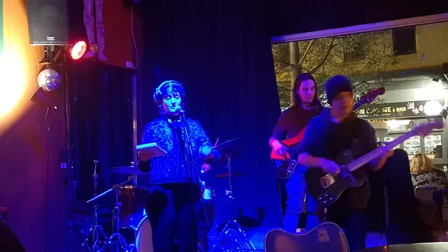 Bar 303