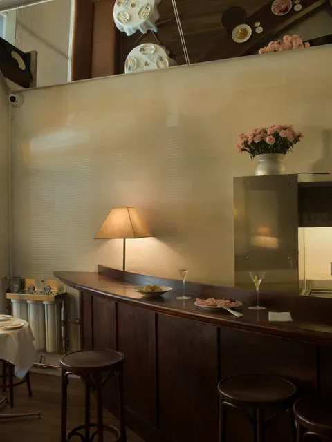 Bar Carnation