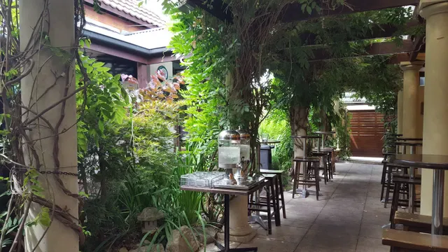 beach162 Restaurant, Cafe, Bar