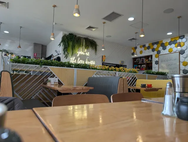 Bees Knees Cafe