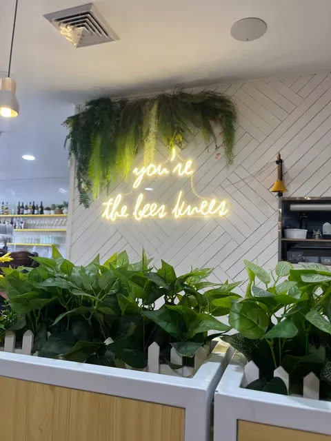 Bees Knees Cafe