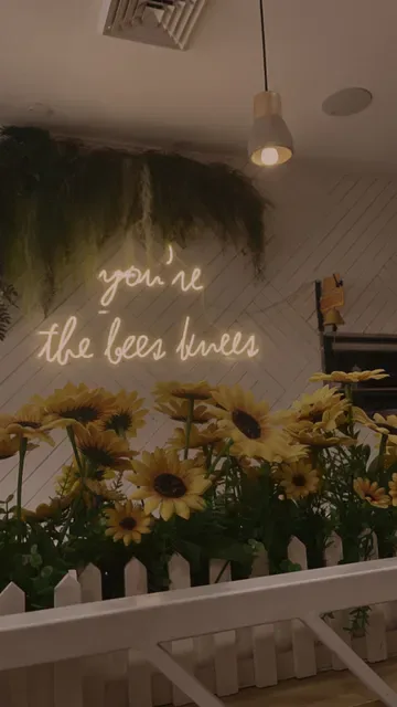 Bees Knees Cafe