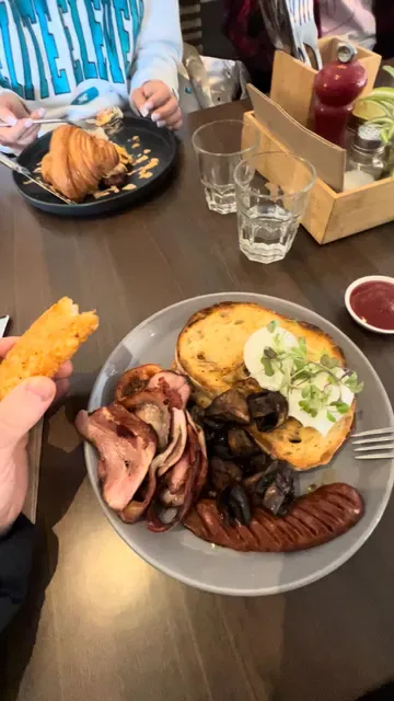 Bensons Café And Restaurant