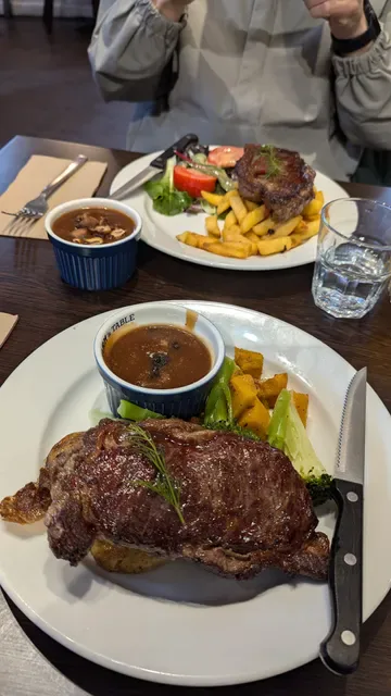 Bensons Café And Restaurant