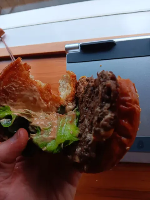 Between 2 Buns