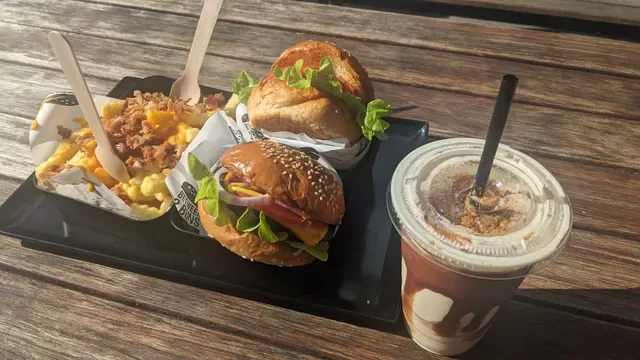 Between 2 Buns