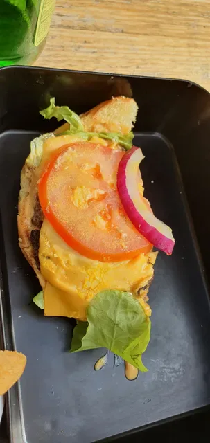 Between 2 Buns