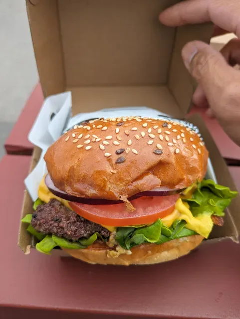 Between 2 Buns