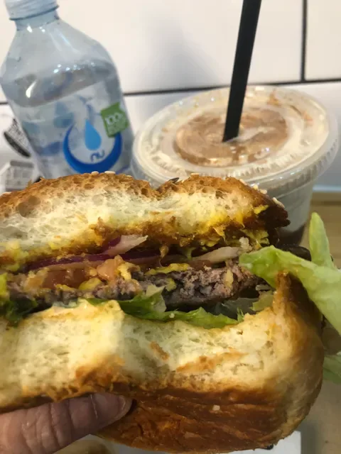 Between 2 Buns