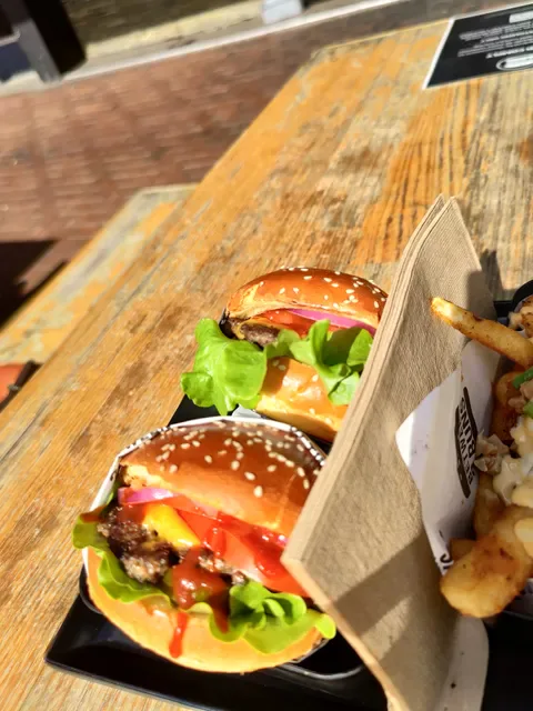 Between 2 Buns
