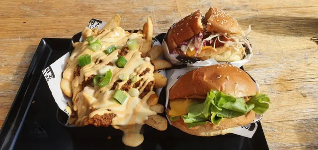 Between 2 Buns