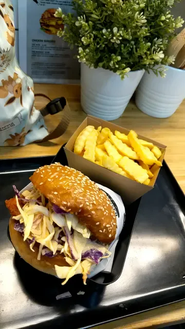 Between 2 Buns