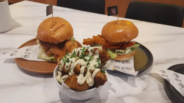 Burgerooze Sunbury
