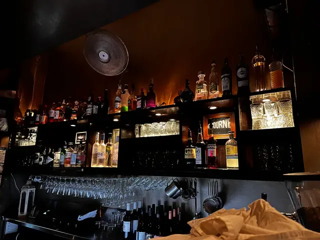 Cabinet Bar & Balcony