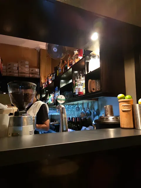 Cabinet Bar & Balcony