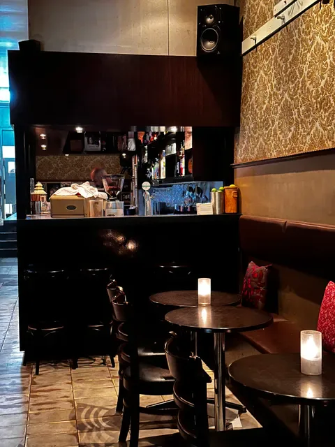 Cabinet Bar & Balcony