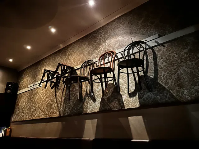 Cabinet Bar & Balcony