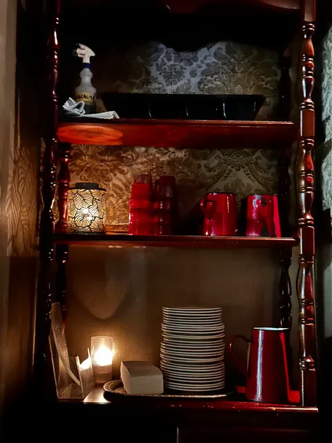 Cabinet Bar & Balcony