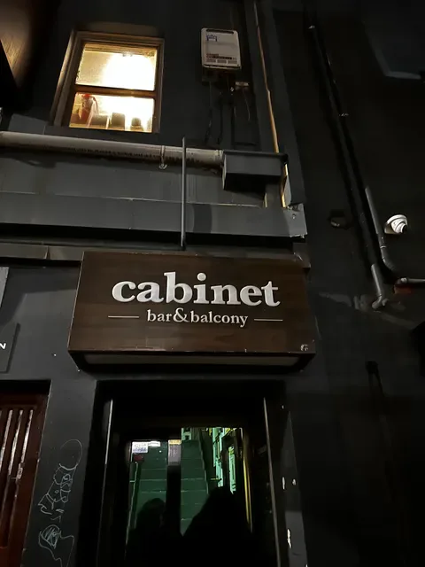 Cabinet Bar & Balcony