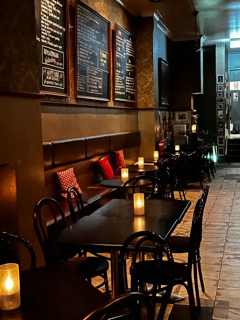 Cabinet Bar & Balcony
