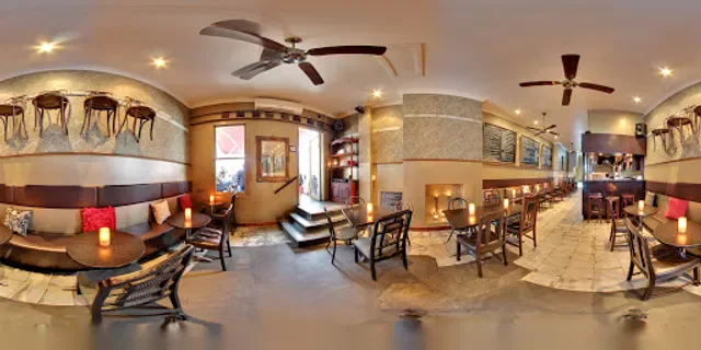Cabinet Bar & Balcony