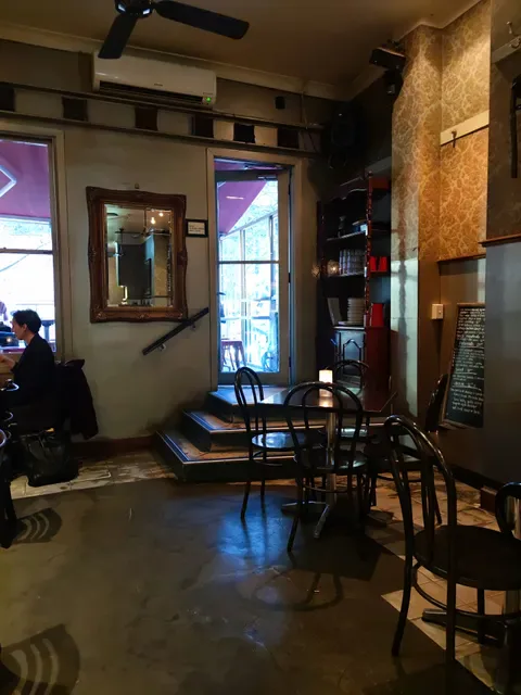 Cabinet Bar & Balcony