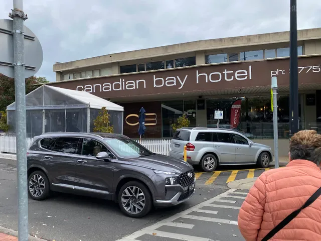 Canadian Bay Hotel
