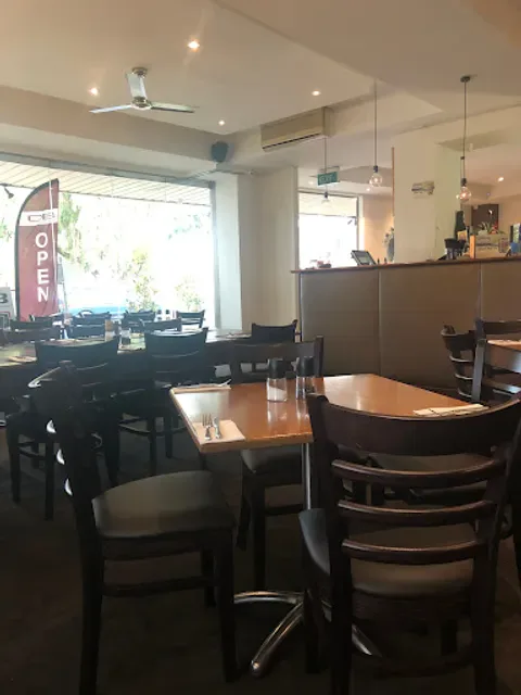 Canadian Bay Hotel