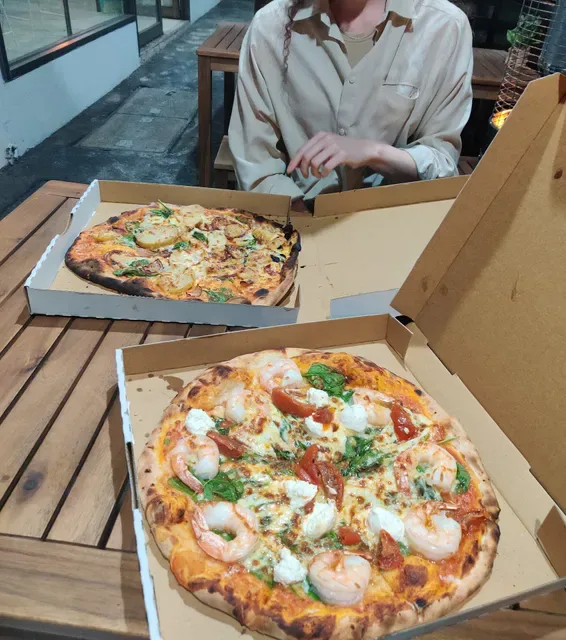 Carmelo's Wood Fired Pizza