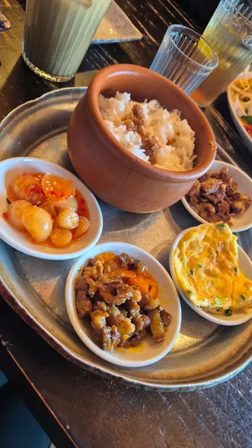 Co Thu Quan Footscray