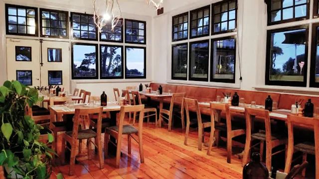 Counting House Bar & Grill