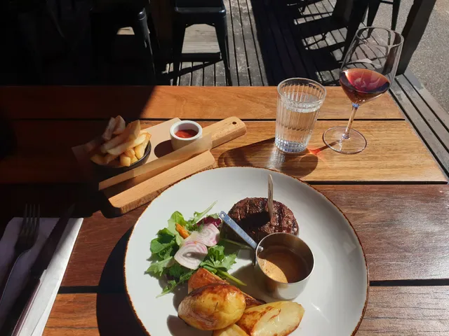 Counting House Bar & Grill