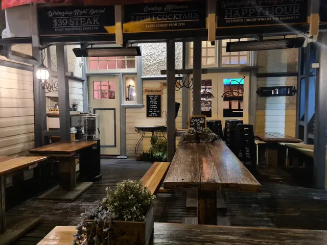 Counting House Bar & Grill