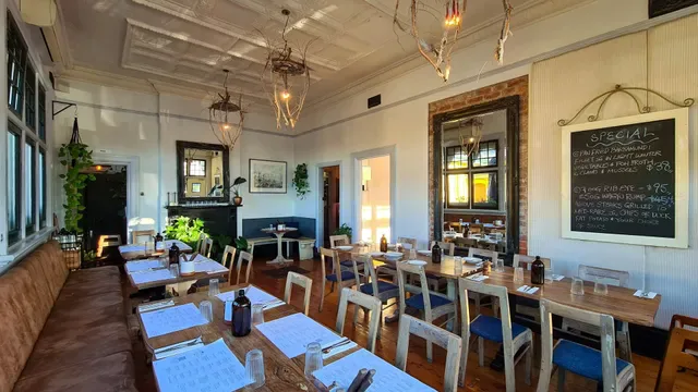 Counting House Bar & Grill