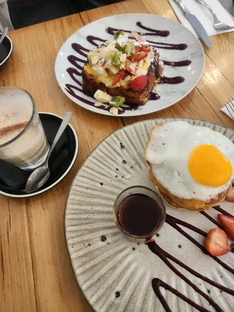 Crest Café
