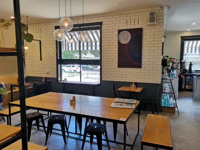 Crest Café