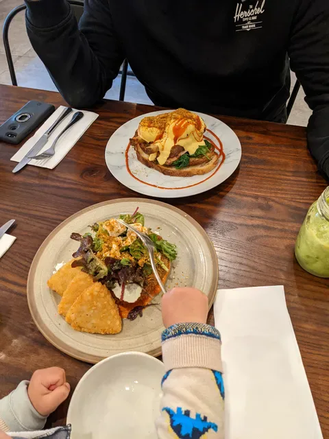 Crest Café