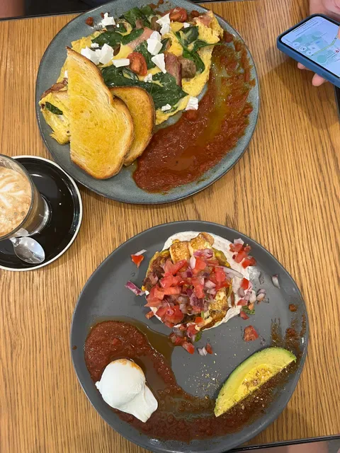 Crest Café