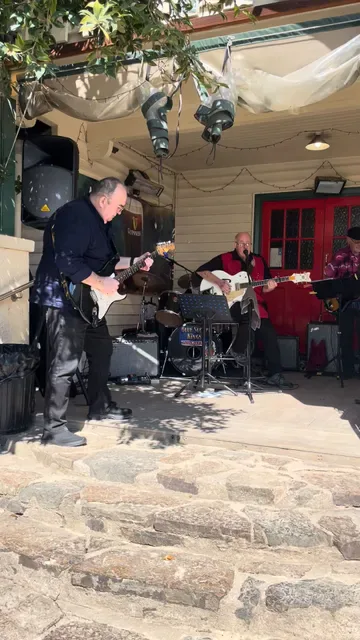 Cunninghams Hotel